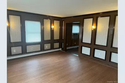 8 Gables Road, Hicksville, NY 11801 - Photo 3