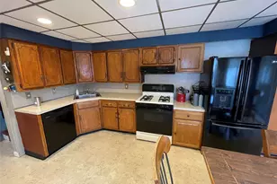 413 37th St, Lindenhurst, NY 11757 - Photo 9