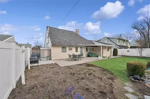 14 March Ln, Westbury, NY 11590 - Photo 29