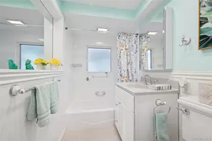 14 March Ln, Westbury, NY 11590 - Photo 17