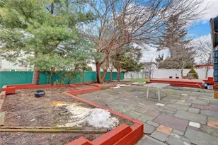 211 Cantiague Rock Rd, Westbury, NY 11590 - Photo 21