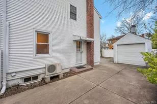 2585 Oceanside Rd, Oceanside, NY 11572 - Photo 17