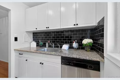 1 Toms Point Lane #6J, Port Washington, NY 11050 - Photo 5