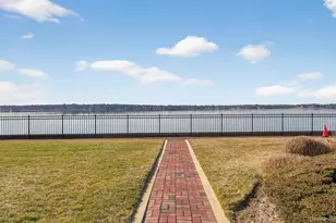1 Toms Point Ln, Port Washington, NY 11050 - Photo 37