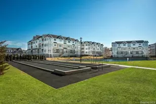 21105 Aspenwood Dr, Plainview, NY 11803 - Photo 35