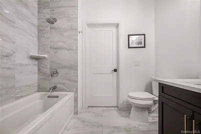 21105 Aspenwood Drive, Plainview, NY 11803 - Photo 25