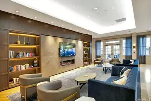 21105 Aspenwood Dr, Plainview, NY 11803 - Photo 29