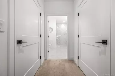 21105 Aspenwood Drive, Plainview, NY 11803 - Photo 19