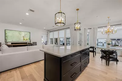 21105 Aspenwood Drive, Plainview, NY 11803 - Photo 13