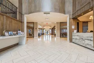 21105 Aspenwood Dr, Plainview, NY 11803 - Photo 27