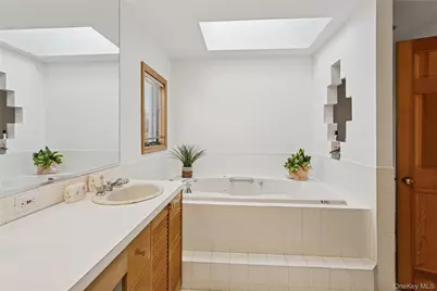 991 W Park Avenue, Long Beach, NY 11561 - Photo 19