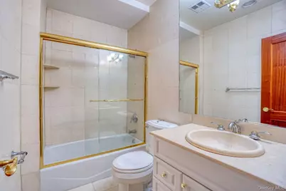 171 Great Neck Road #4L, Great Neck, NY 11021 - Photo 5