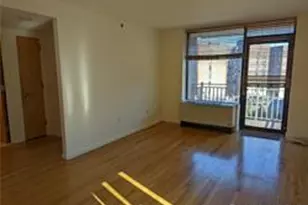 116-24 Grosvenor Ln, Kew Gardens, NY 11418 - Photo 3