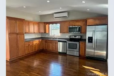 204 Vanderbilt Avenue, Brentwood, NY 11717 - Photo 5