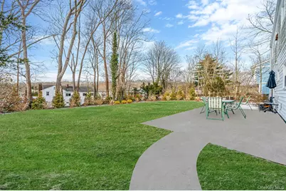 18 Roslyn Court, Patchogue, NY 11772 - Photo 15