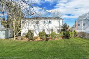 8 Linden St, Selden, NY 11784 - Photo 37