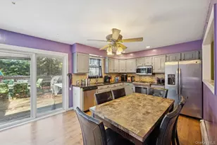 22 Garden Pl, Shirley, NY 11967 - Photo 3