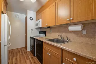 2355 Pershing Blvd, Baldwin, NY 11510 - Photo 9