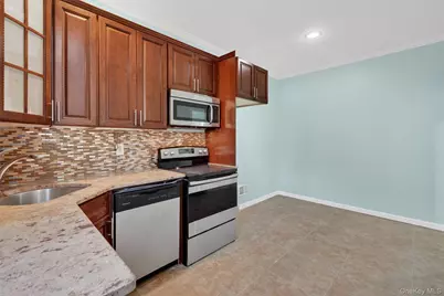 636 Throggs Neck Expressway, Bronx, NY 10465 - Photo 15