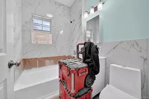 636 Throggs Neck Expressway, Bronx, NY 10465 - Photo 17