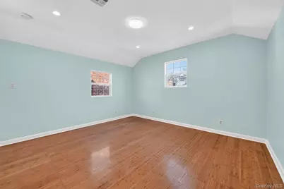 636 Throggs Neck Expressway, Bronx, NY 10465 - Photo 25