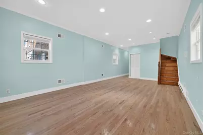 636 Throggs Neck Expressway, Bronx, NY 10465 - Photo 3