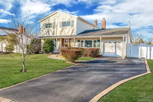 14 Harp Ln, Sayville, NY 11782 - Photo 3