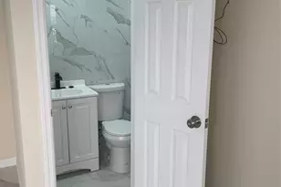 104-81 165th St, Jamaica, NY 11433 - Photo 7