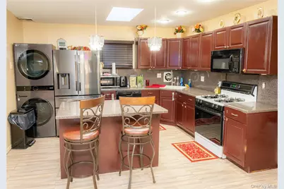 129 Stewart Street, Hempstead, NY 11003 - Photo 9