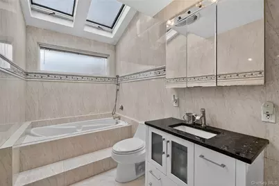 4 Lois Lane, Monsey, NY 10952 - Photo 13