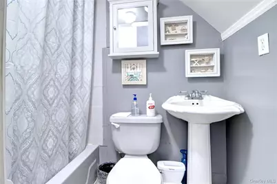 6510 80th Avenue, Glendale, NY 11385 - Photo 9