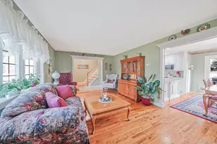 263 Keswick Dr, East Islip, NY 11730 - Photo 5