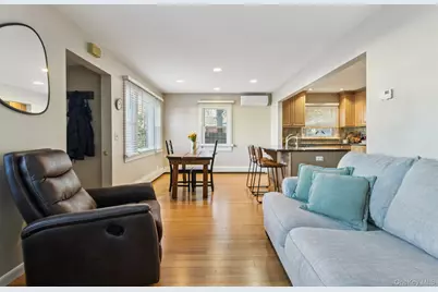 60 Green Avenue, Patchogue, NY 11772 - Photo 7