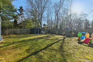 60 Green Ave, Patchogue, NY 11772 - Photo 25