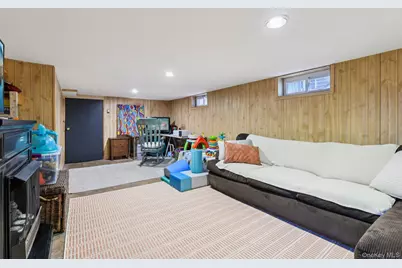 60 Green Avenue, Patchogue, NY 11772 - Photo 21