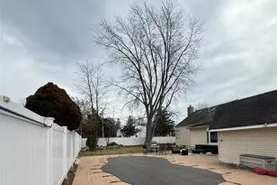 57 Laurel Rd, Lindenhurst, NY 11757 - Photo 23