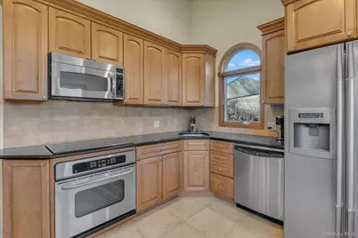 19 Capitol Place, South Huntington, NY 11746 - Photo 7