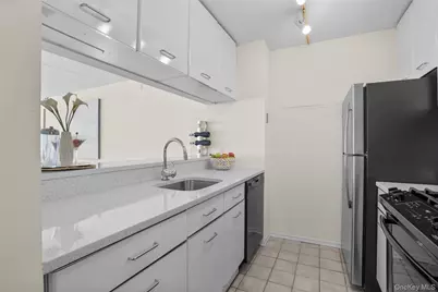 4 Martine Avenue #1011, White Plains, NY 10606 - Photo 7