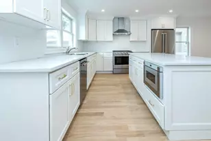 35 B Dunwood Rd, Port Washington, NY 11050 - Photo 11