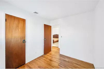 960 Linden Avenue, Westbury, NY 11590 - Photo 19