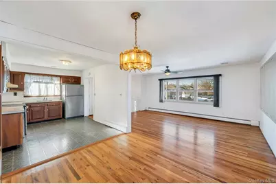 960 Linden Avenue, Westbury, NY 11590 - Photo 11