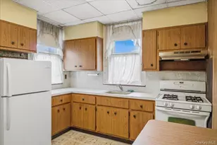 60-34 Linden St, Ridgewood, NY 11385 - Photo 9