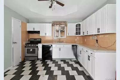 40 McLaughlin Street, New York, NY 10305 - Photo 11