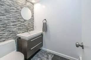 127 Cow Neck Rd, Port Washington, NY 11050 - Photo 23