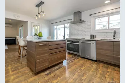 127 Cow Neck Road, Port Washington, NY 11050 - Photo 9