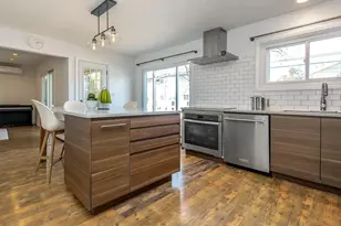 127 Cow Neck Rd, Port Washington, NY 11050 - Photo 9