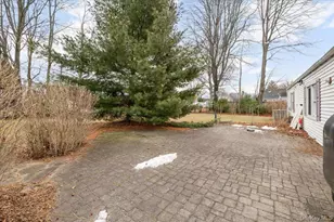 13 Jean Rd, West Islip, NY 11795 - Photo 21