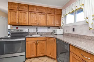 8 Straight Ln, Levittown, NY 11756 - Photo 5