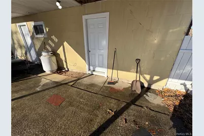 5494 Expressway Drive S, Holtsville, NY 11742 - Photo 7