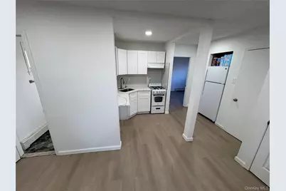 5494 Expressway Drive S, Holtsville, NY 11742 - Photo 3